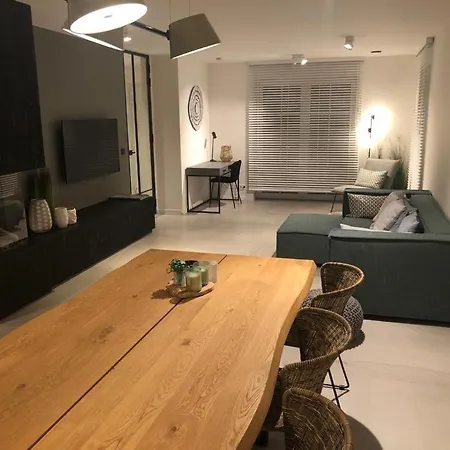 Modern Cosey House Walking Distance To The Beach *